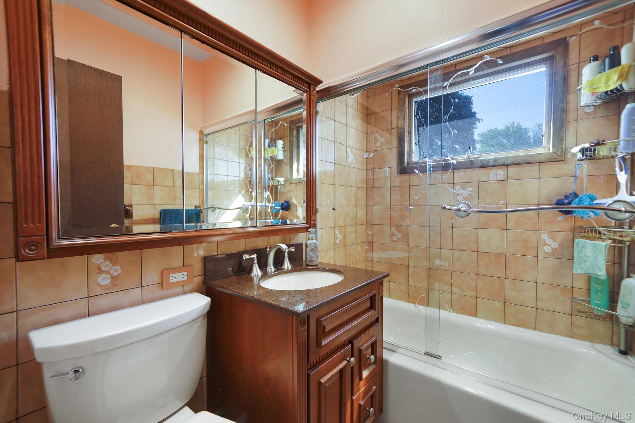 14 Garden Court, Bay Shore, NY 11706