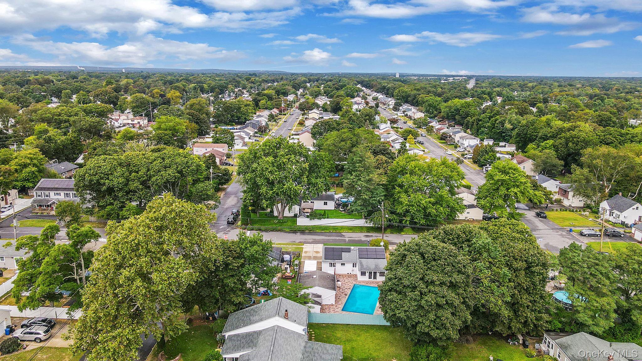 14 Garden Court, Bay Shore, NY 11706