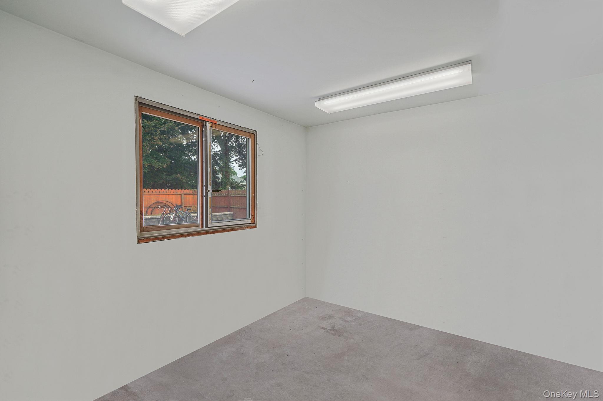 14 Garden Court, Bay Shore, NY 11706