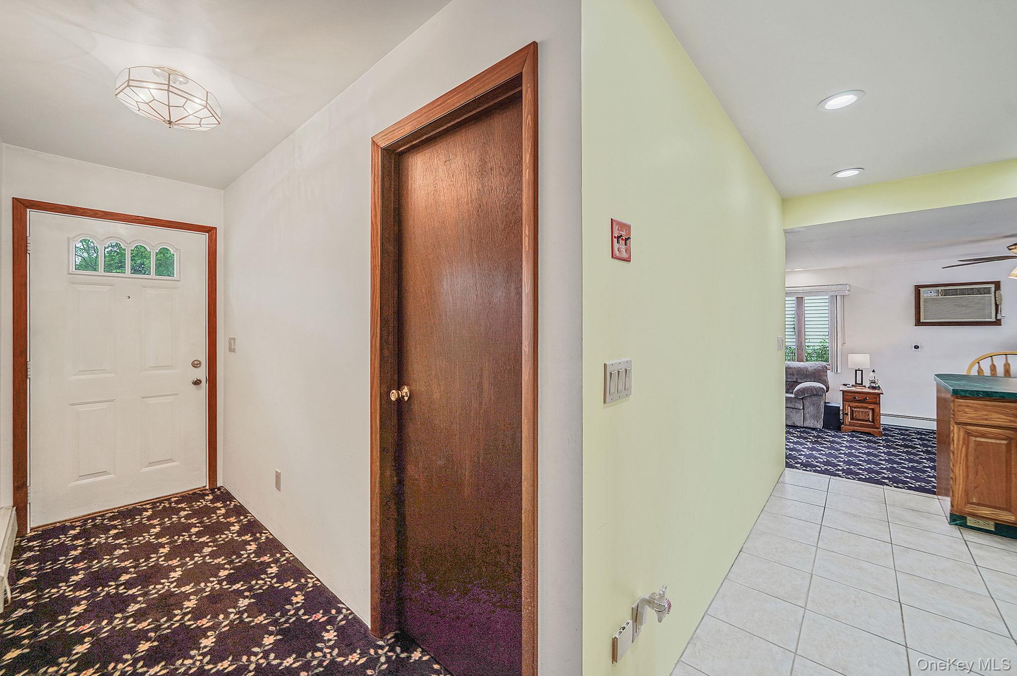 14 Garden Court, Bay Shore, NY 11706