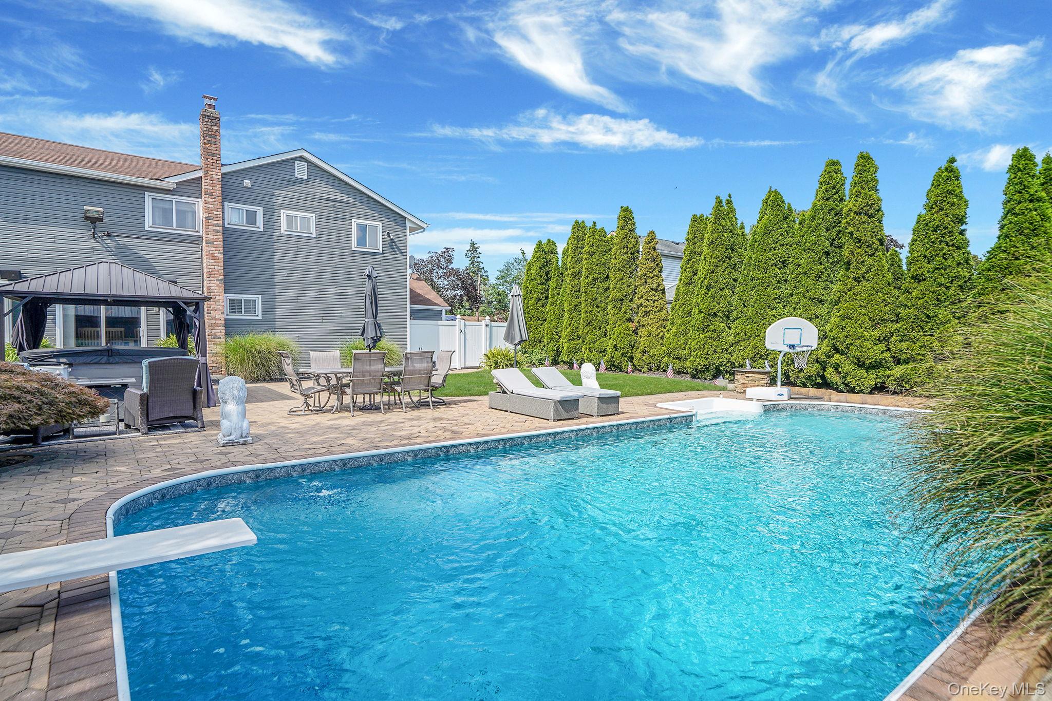 19 Madison Avenue, Deer Park, NY 11729