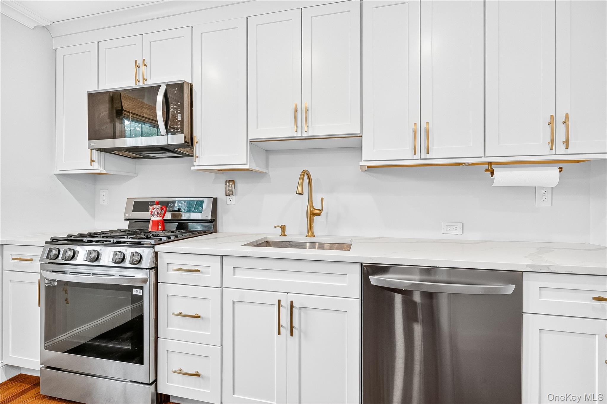 25 Meyer Oval, Pearl River, NY 10965