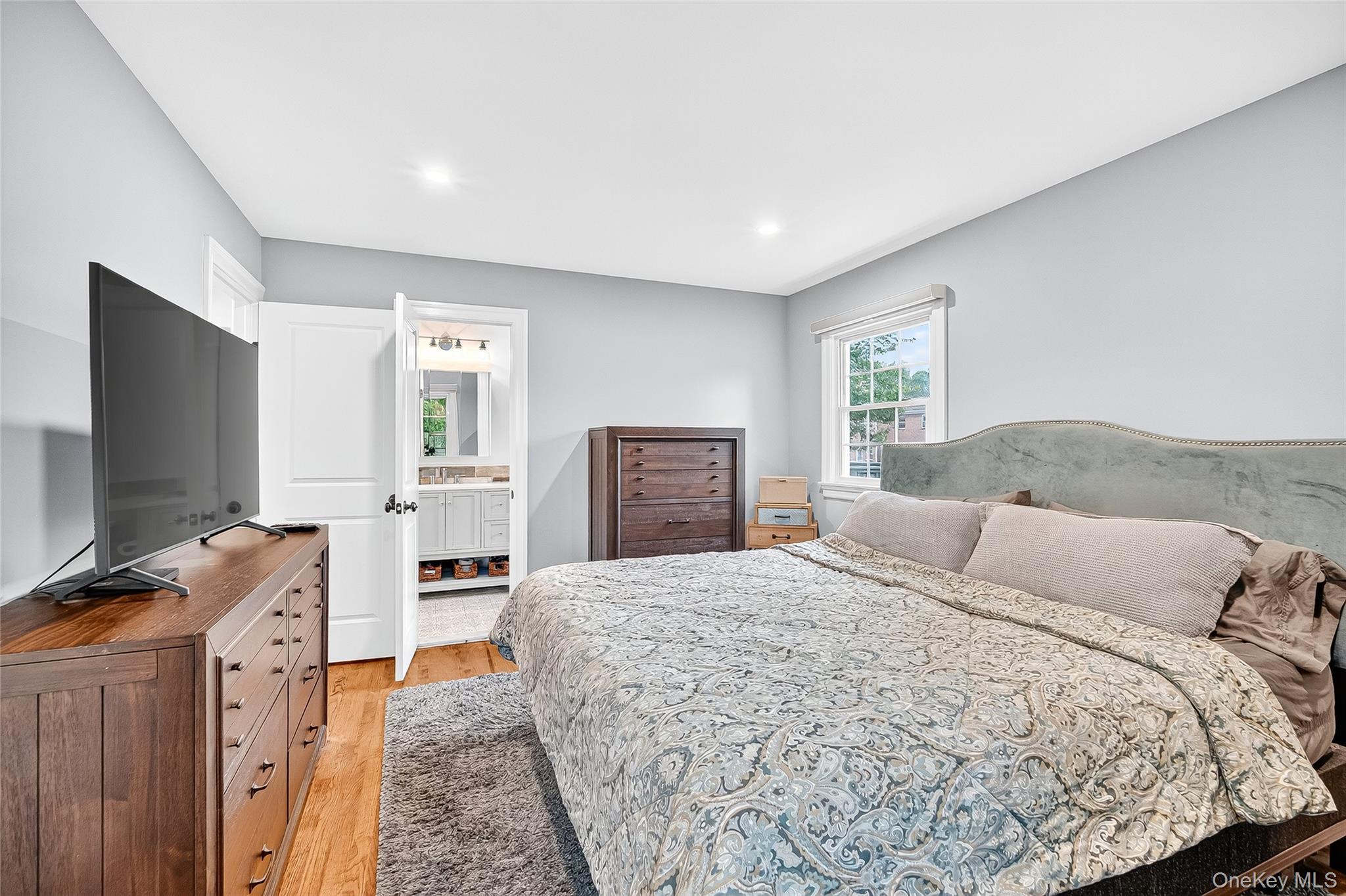 25 Meyer Oval, Pearl River, NY 10965