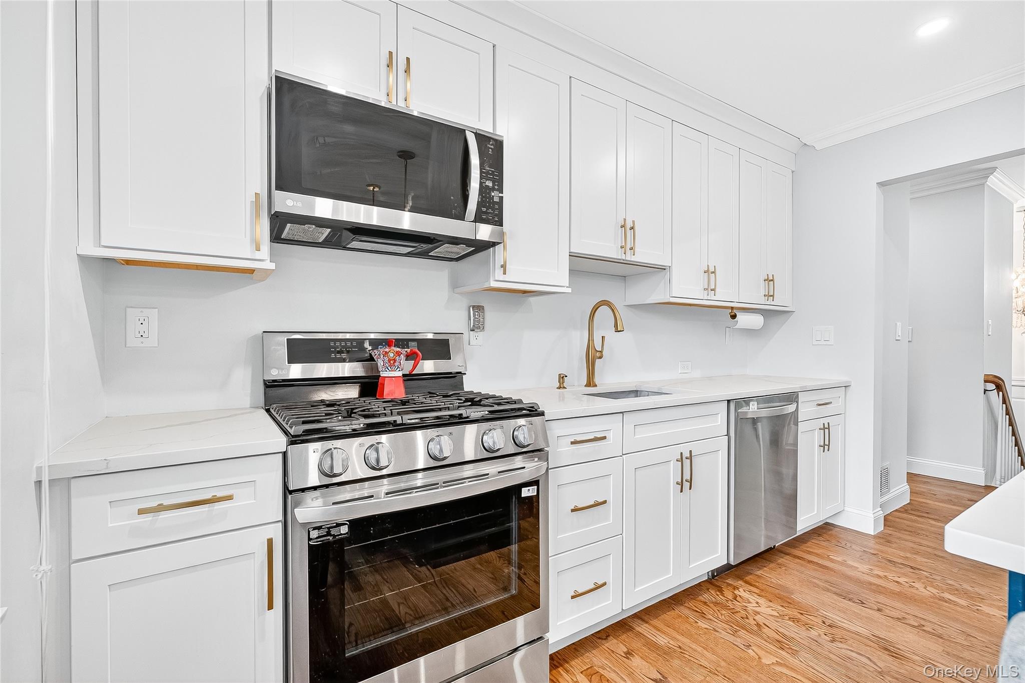 25 Meyer Oval, Pearl River, NY 10965