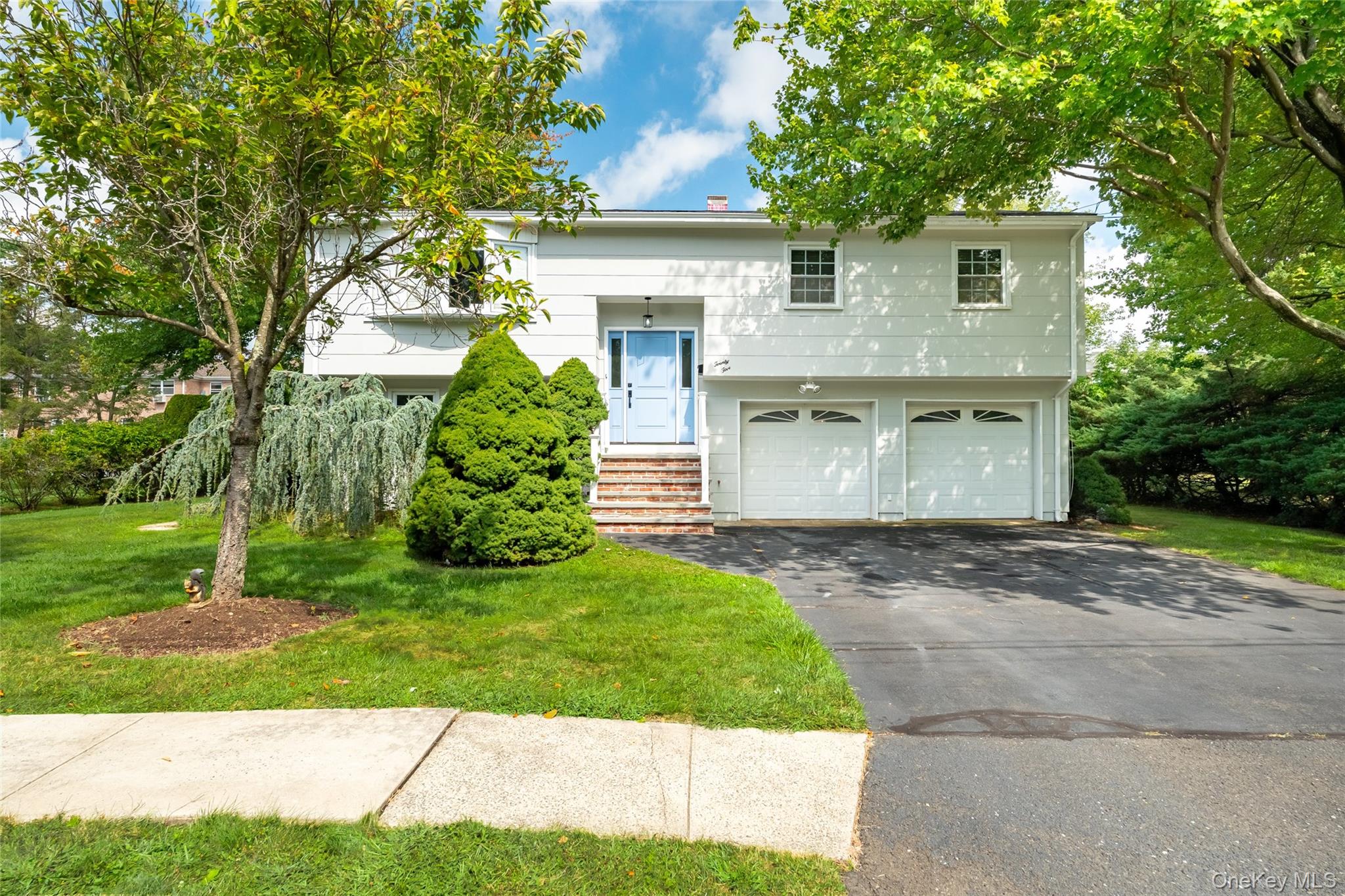 25 Meyer Oval, Pearl River, NY 10965