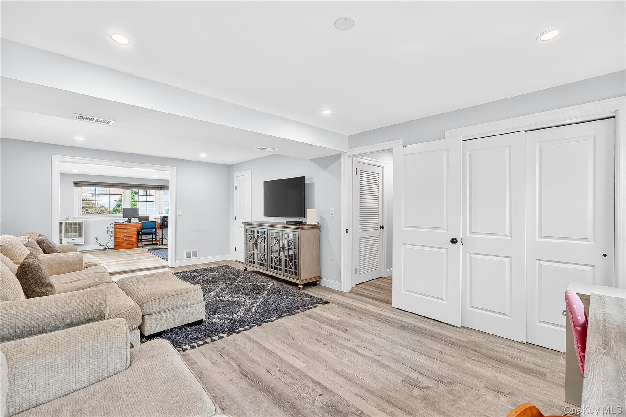 25 Meyer Oval, Pearl River, NY 10965