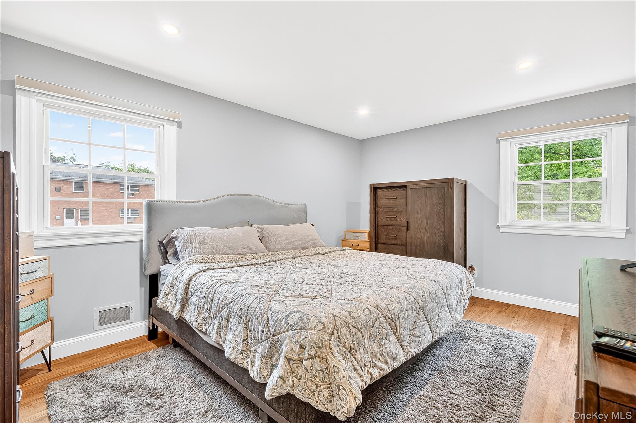 25 Meyer Oval, Pearl River, NY 10965