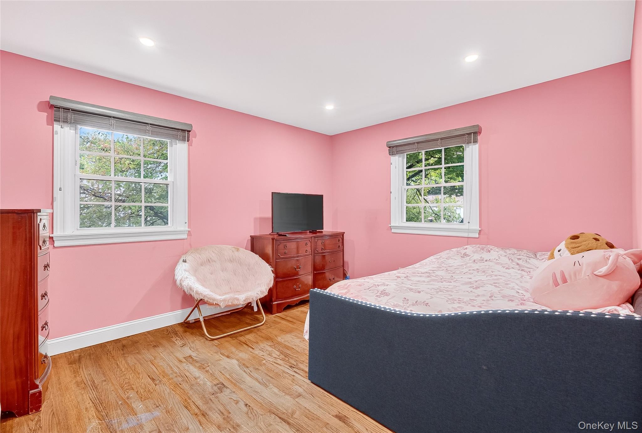 25 Meyer Oval, Pearl River, NY 10965