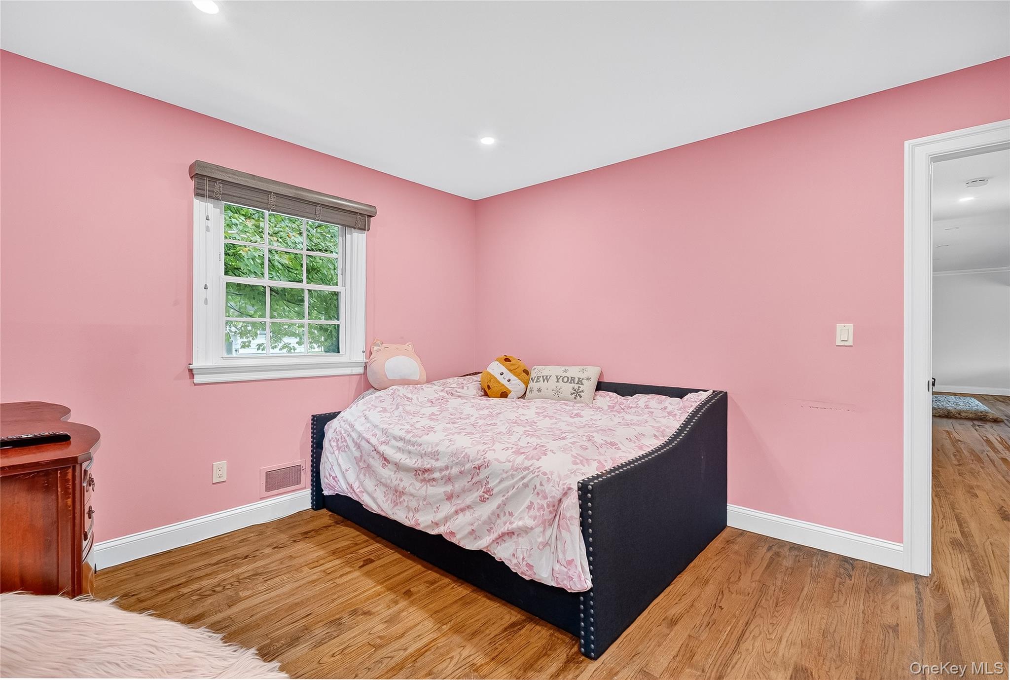 25 Meyer Oval, Pearl River, NY 10965