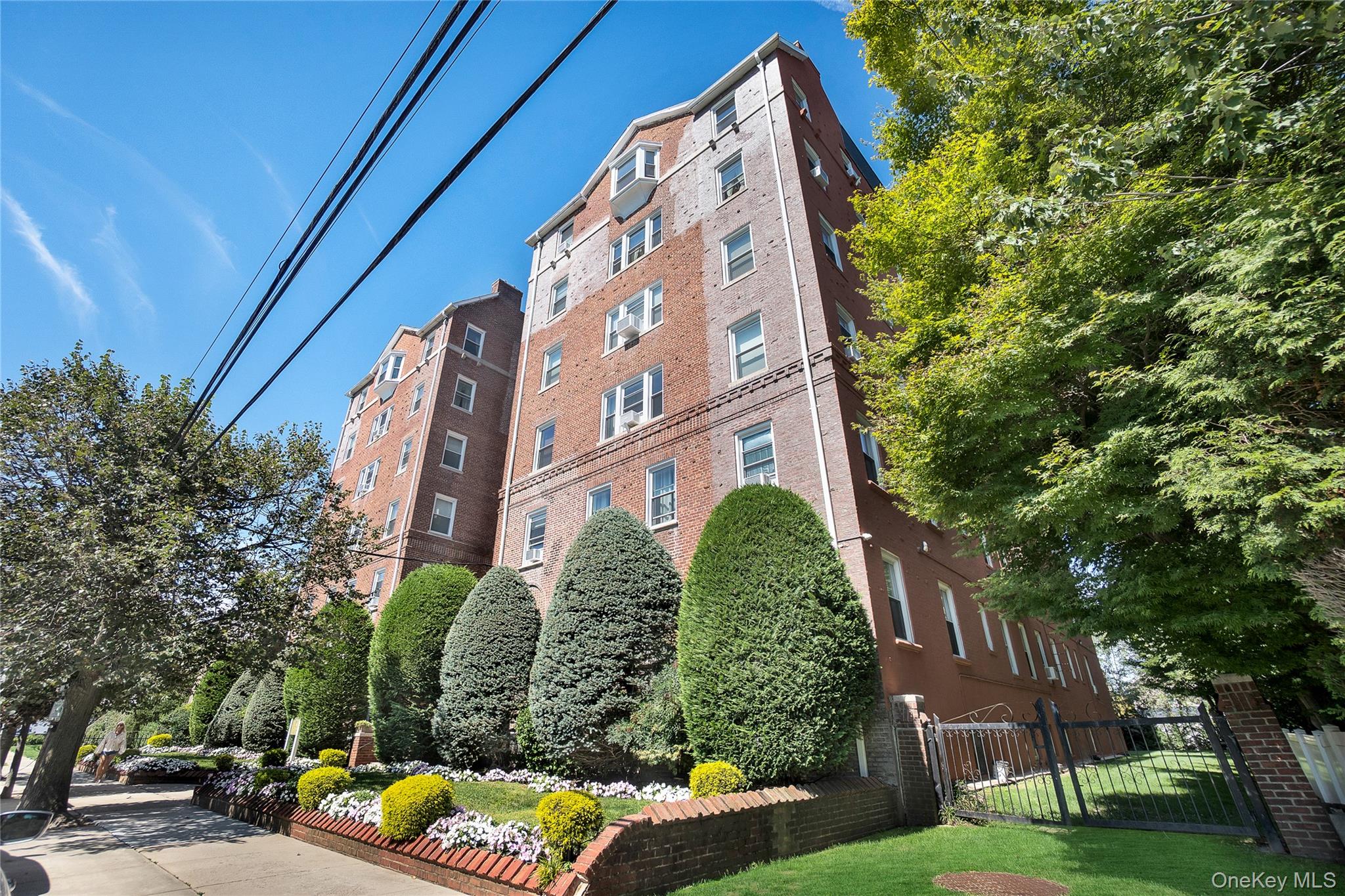 55 Grand Avenue # 3E, Rockville Centre, NY 11570