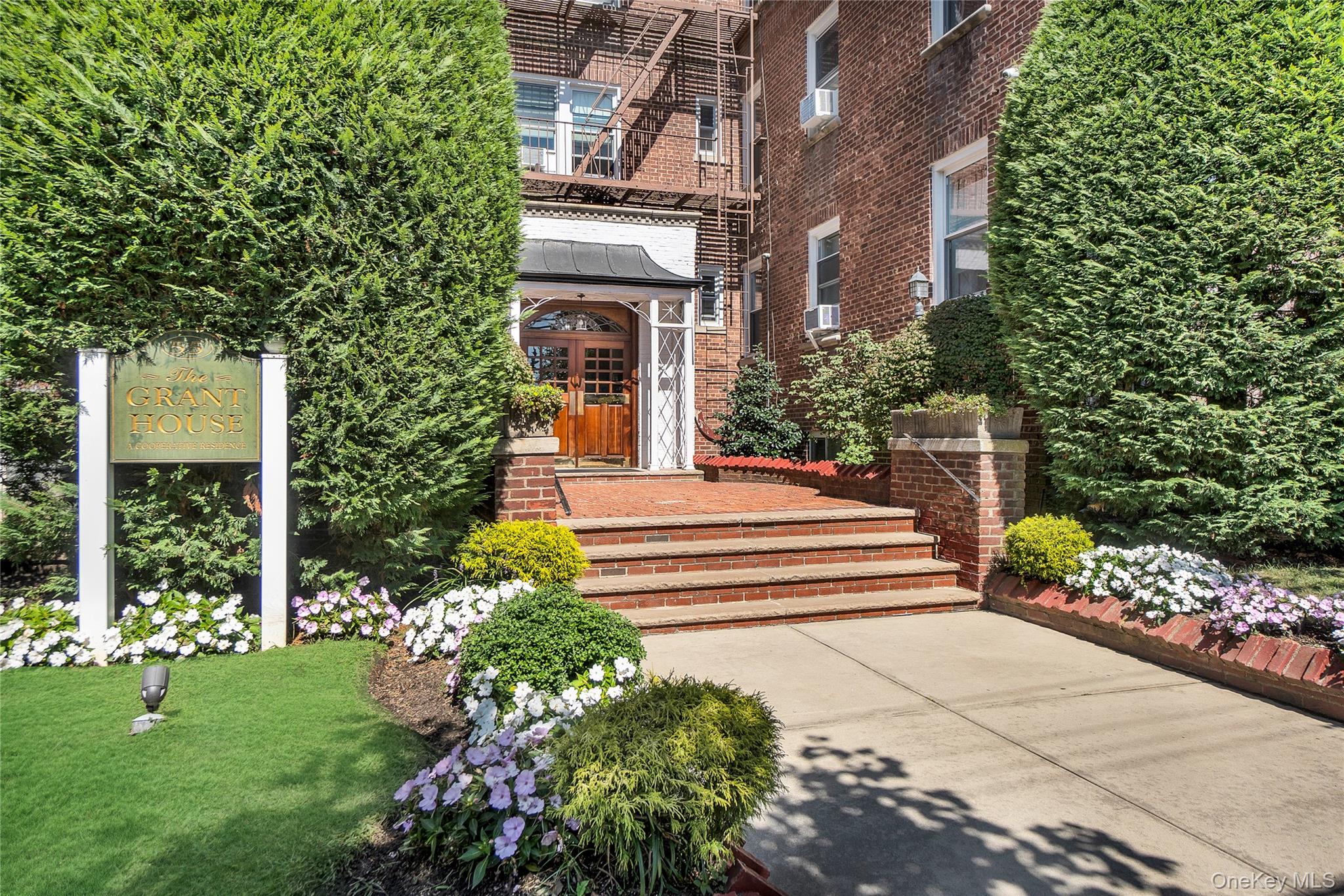 55 Grand Avenue # 3E, Rockville Centre, NY 11570