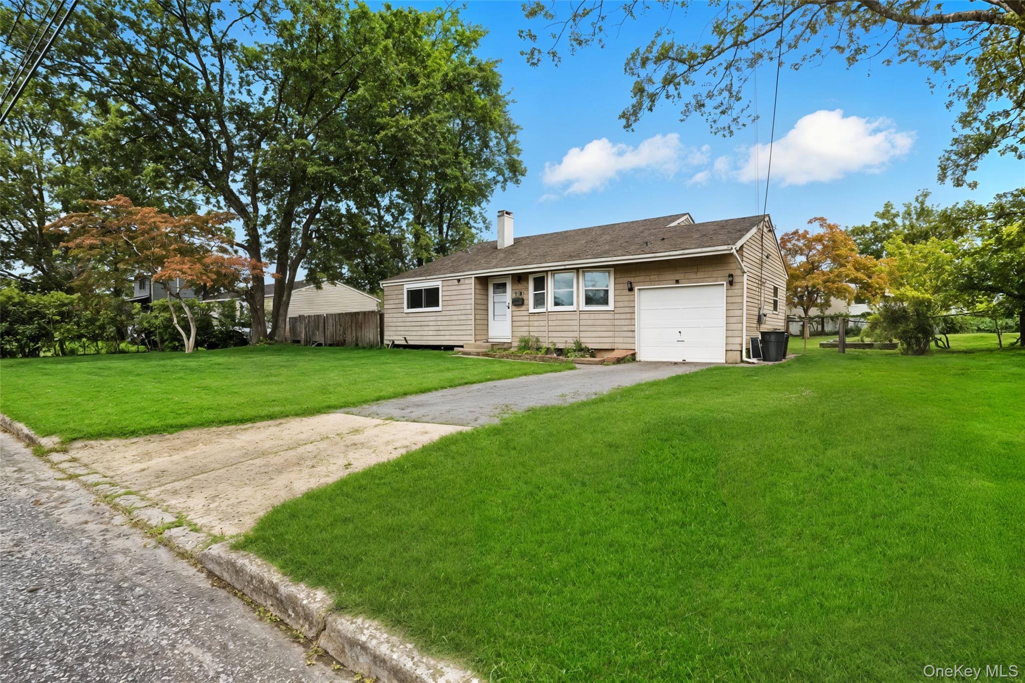 2905 Beechnut Avenue, Medford, NY 11763