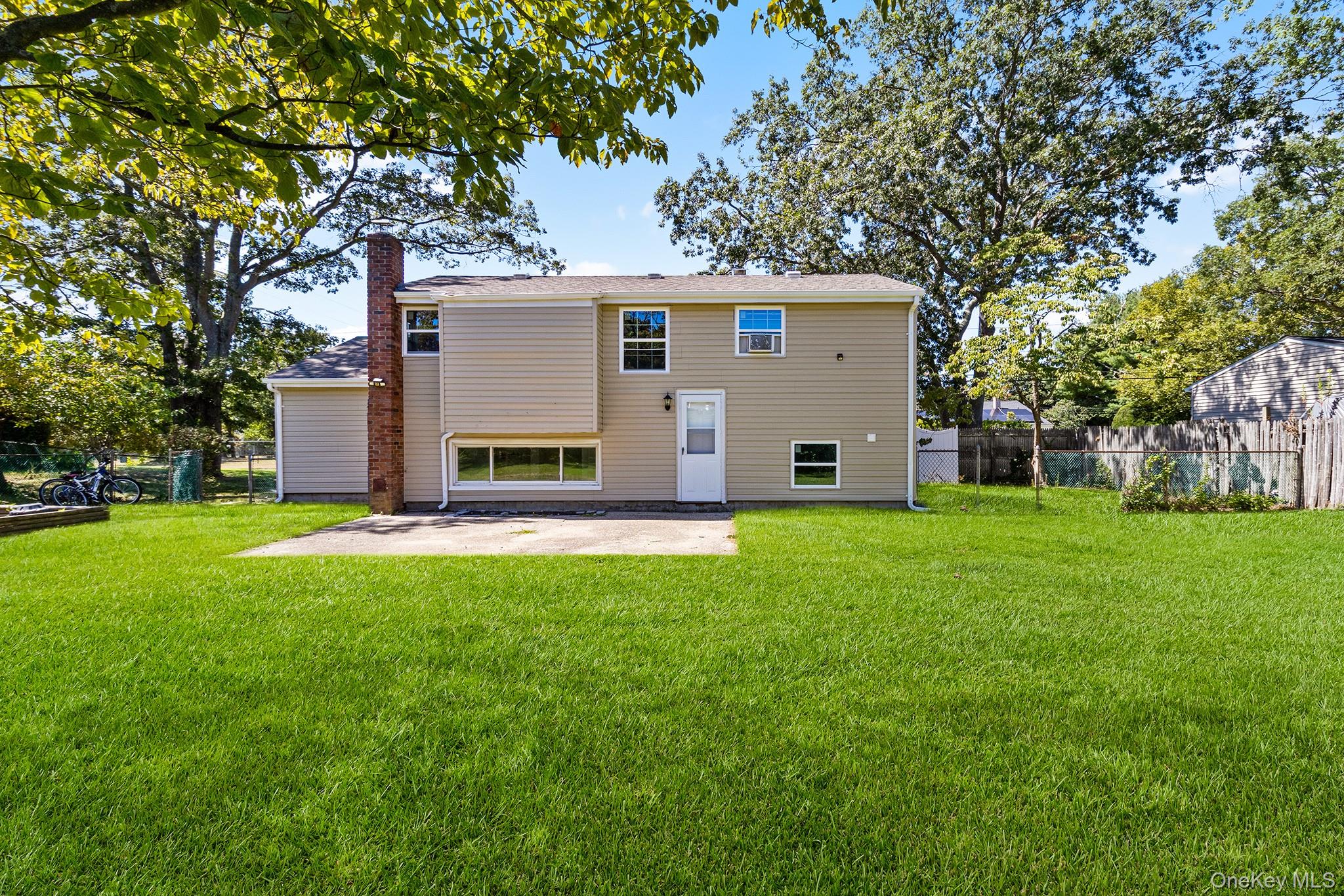 2905 Beechnut Avenue, Medford, NY 11763