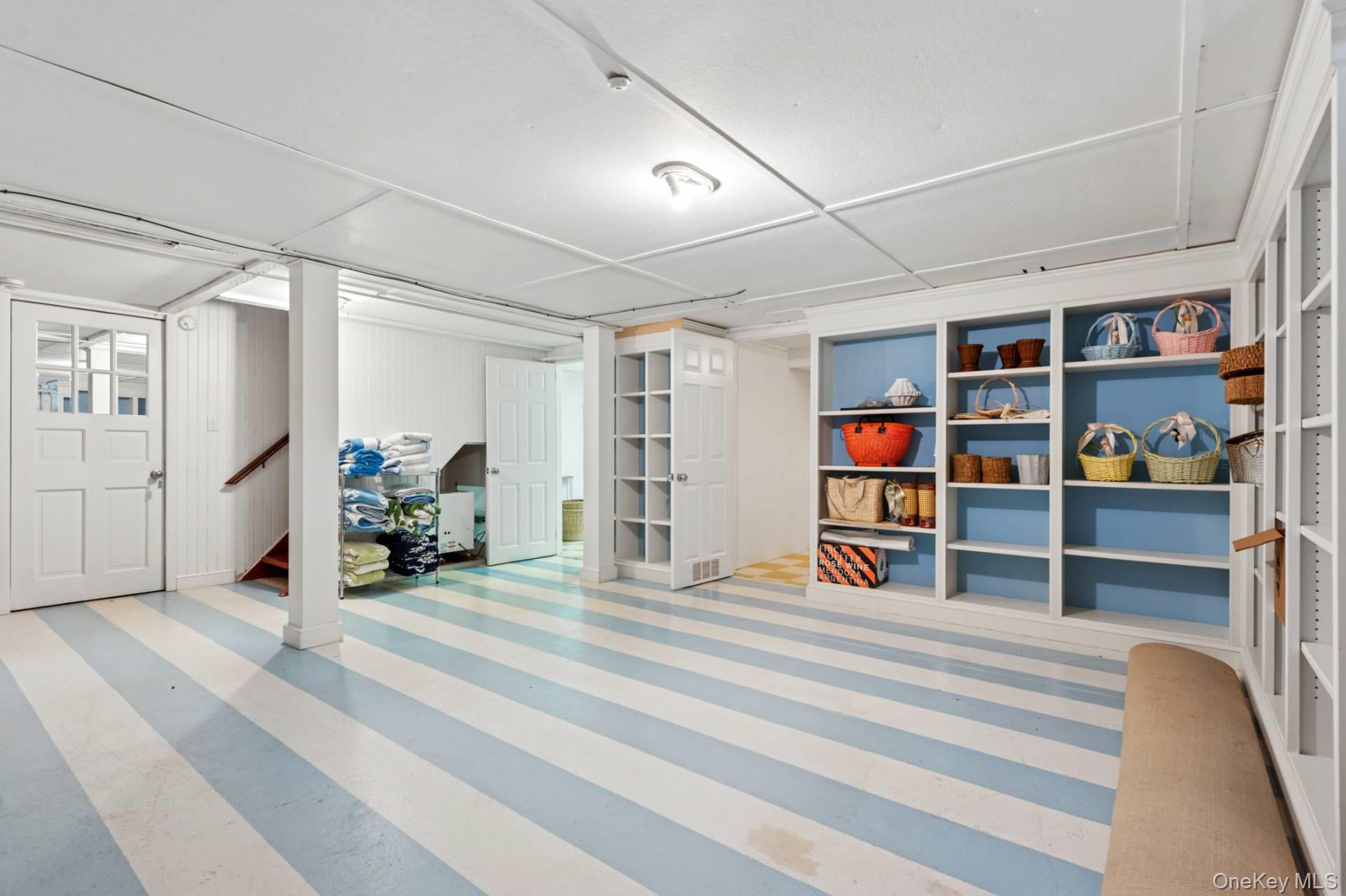 48 Captains Neck Lane, Southampton, NY 11968