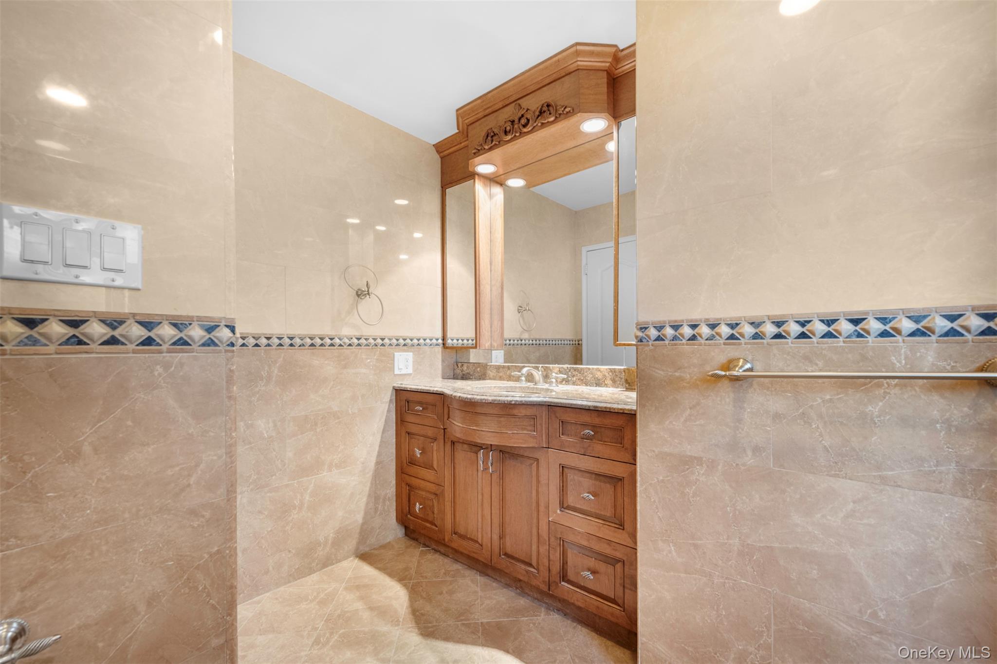 7 Maxwell Drive, Westbury, NY 11590