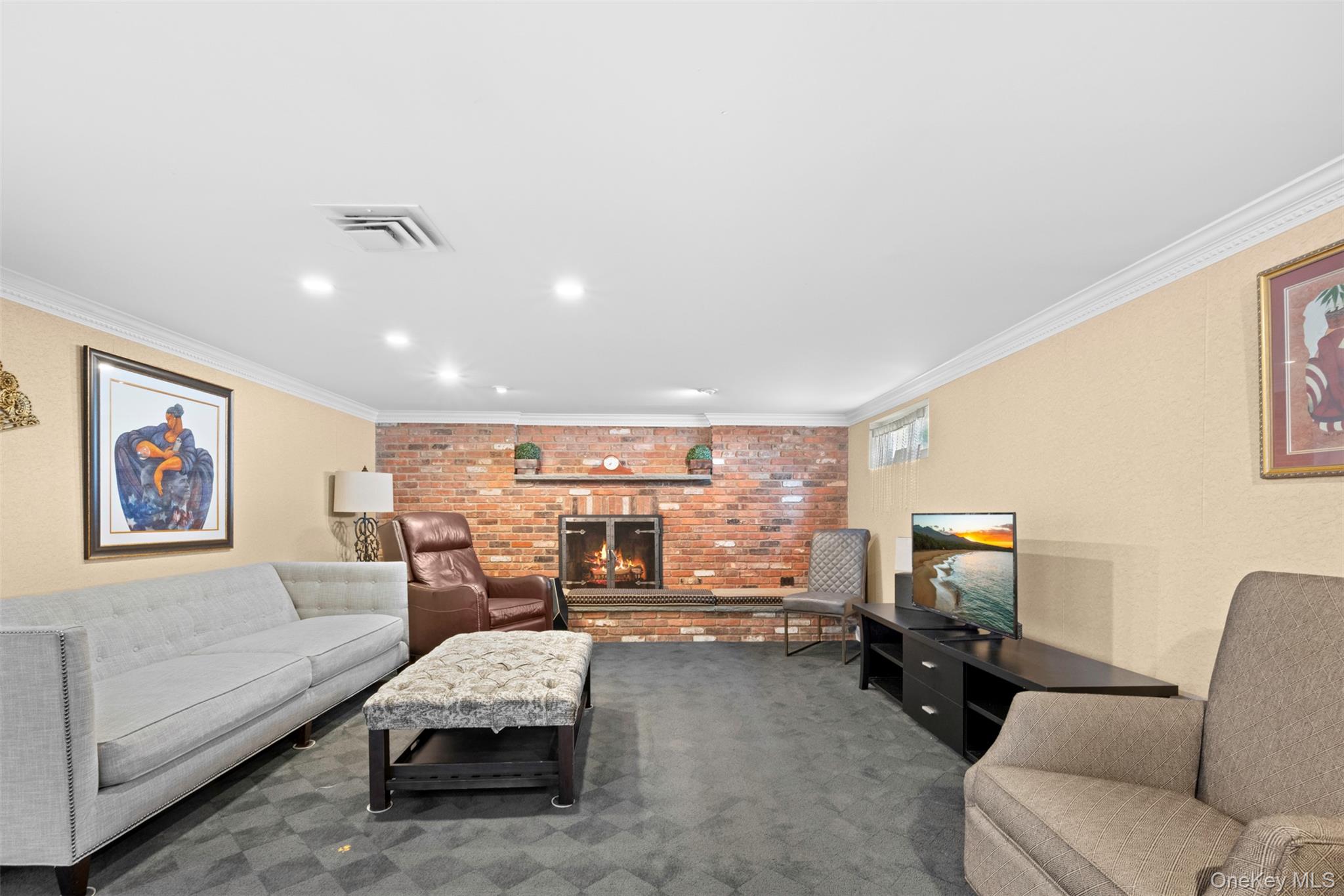 7 Maxwell Drive, Westbury, NY 11590