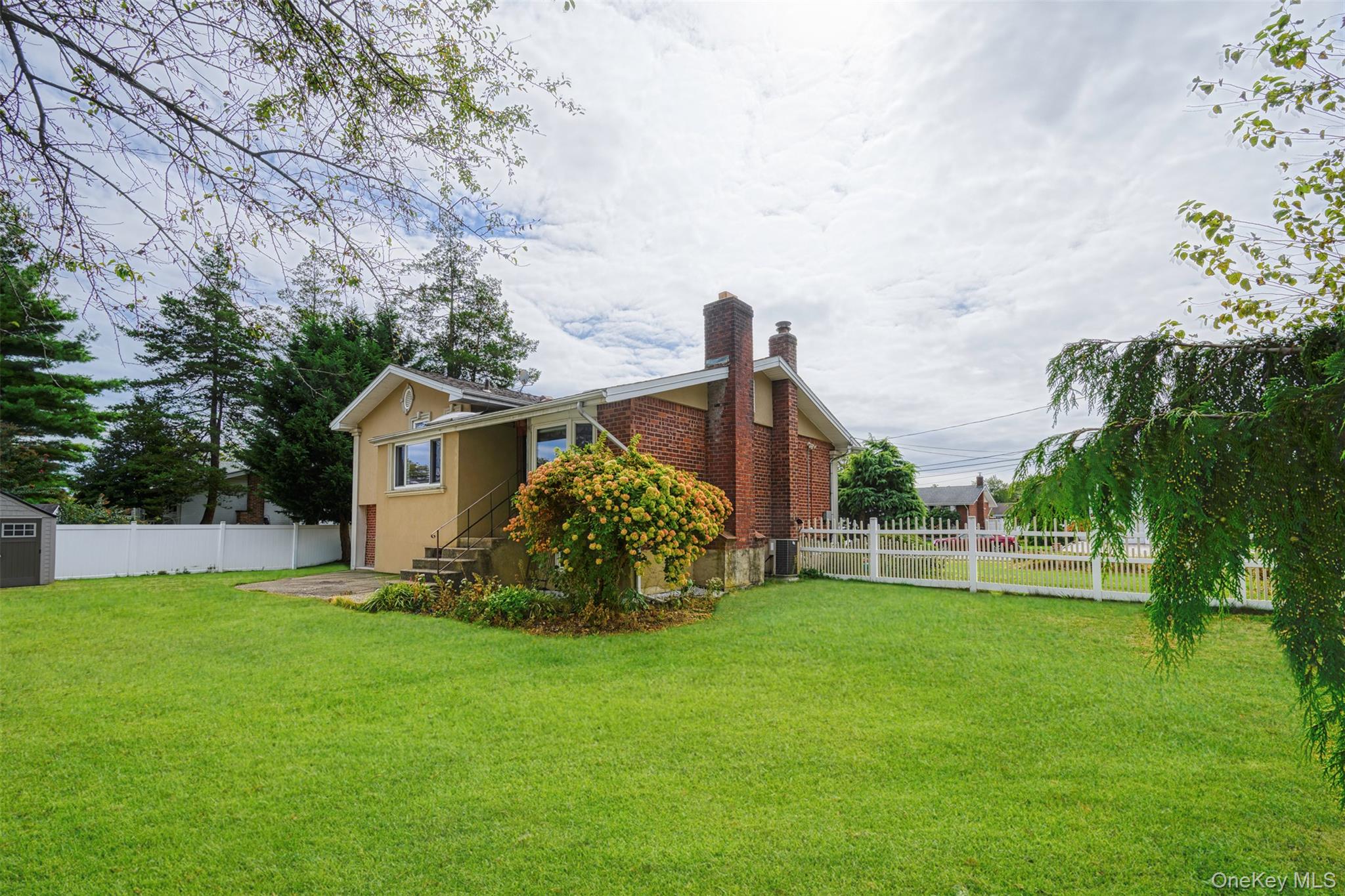 7 Maxwell Drive, Westbury, NY 11590