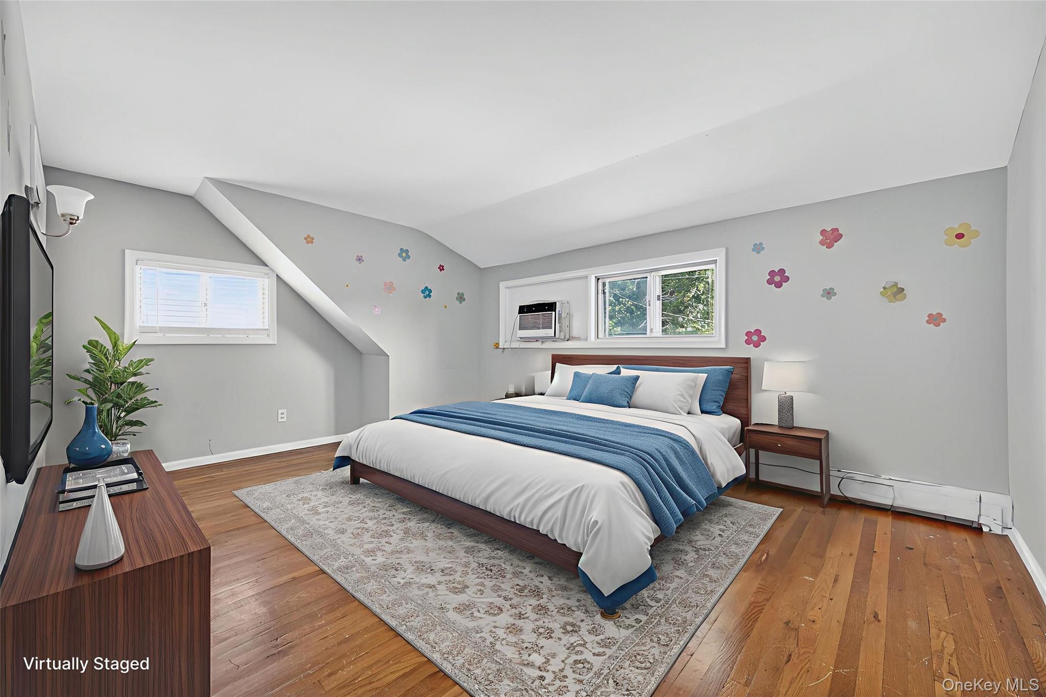 11 Foster Lane, Westbury, NY 11590