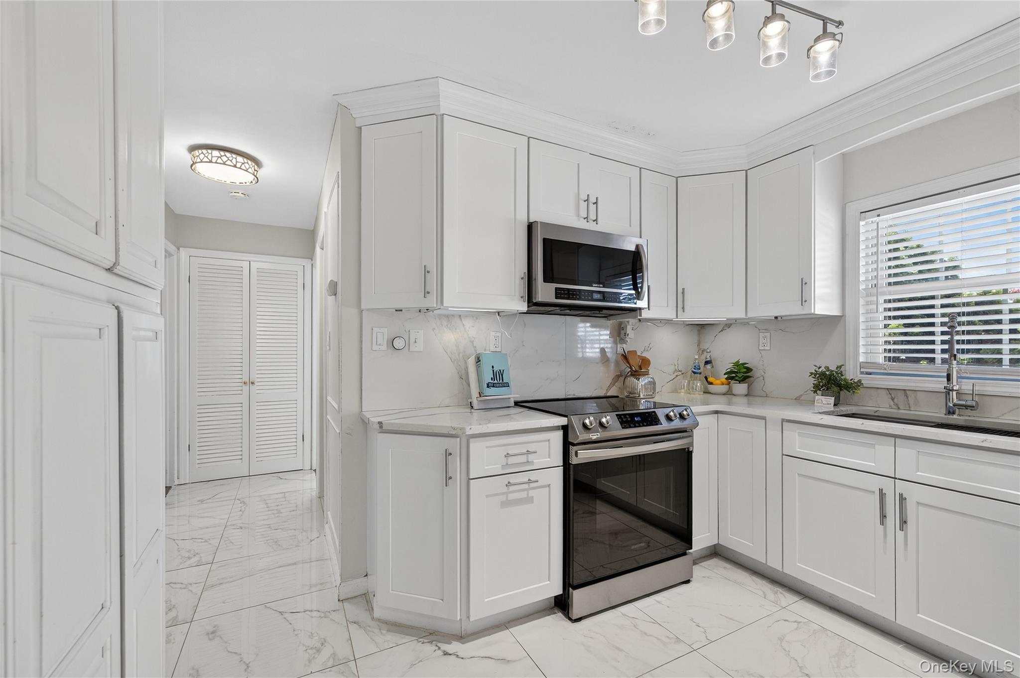 11 Foster Lane, Westbury, NY 11590