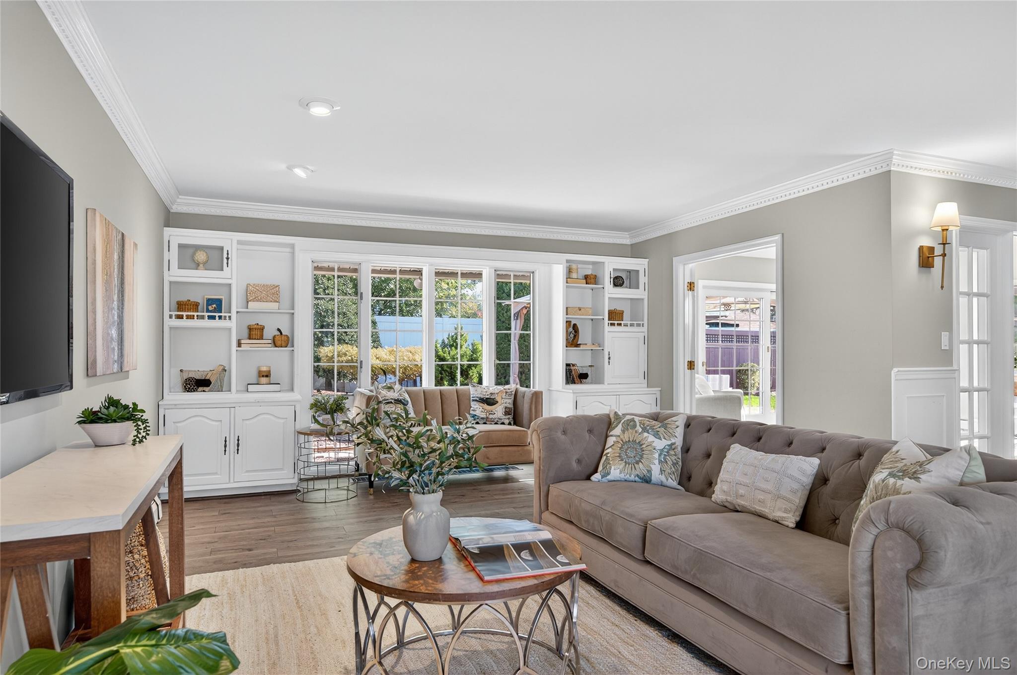 11 Foster Lane, Westbury, NY 11590