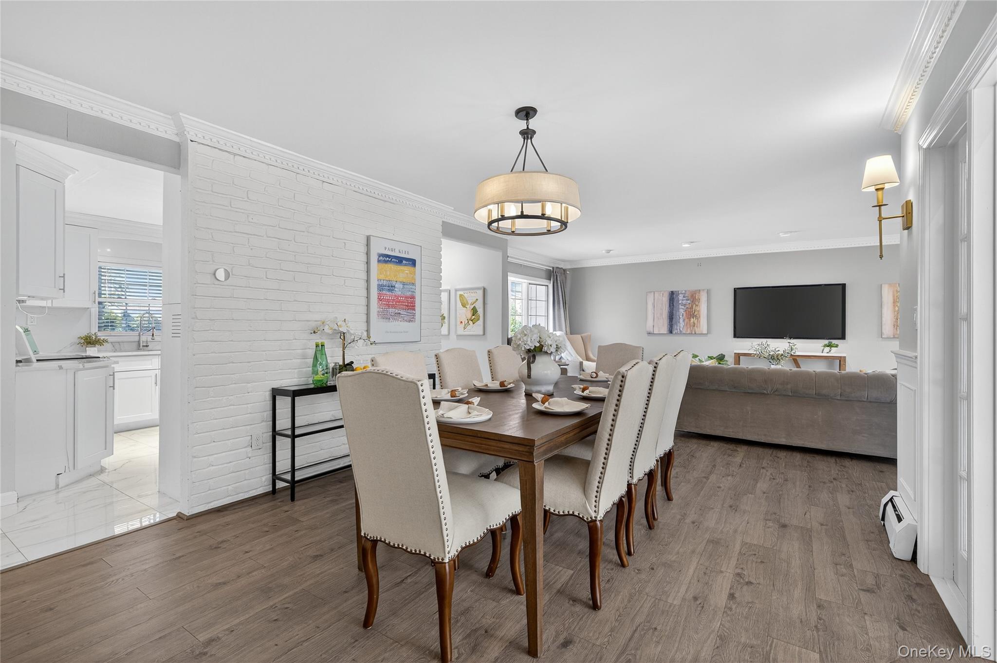 11 Foster Lane, Westbury, NY 11590