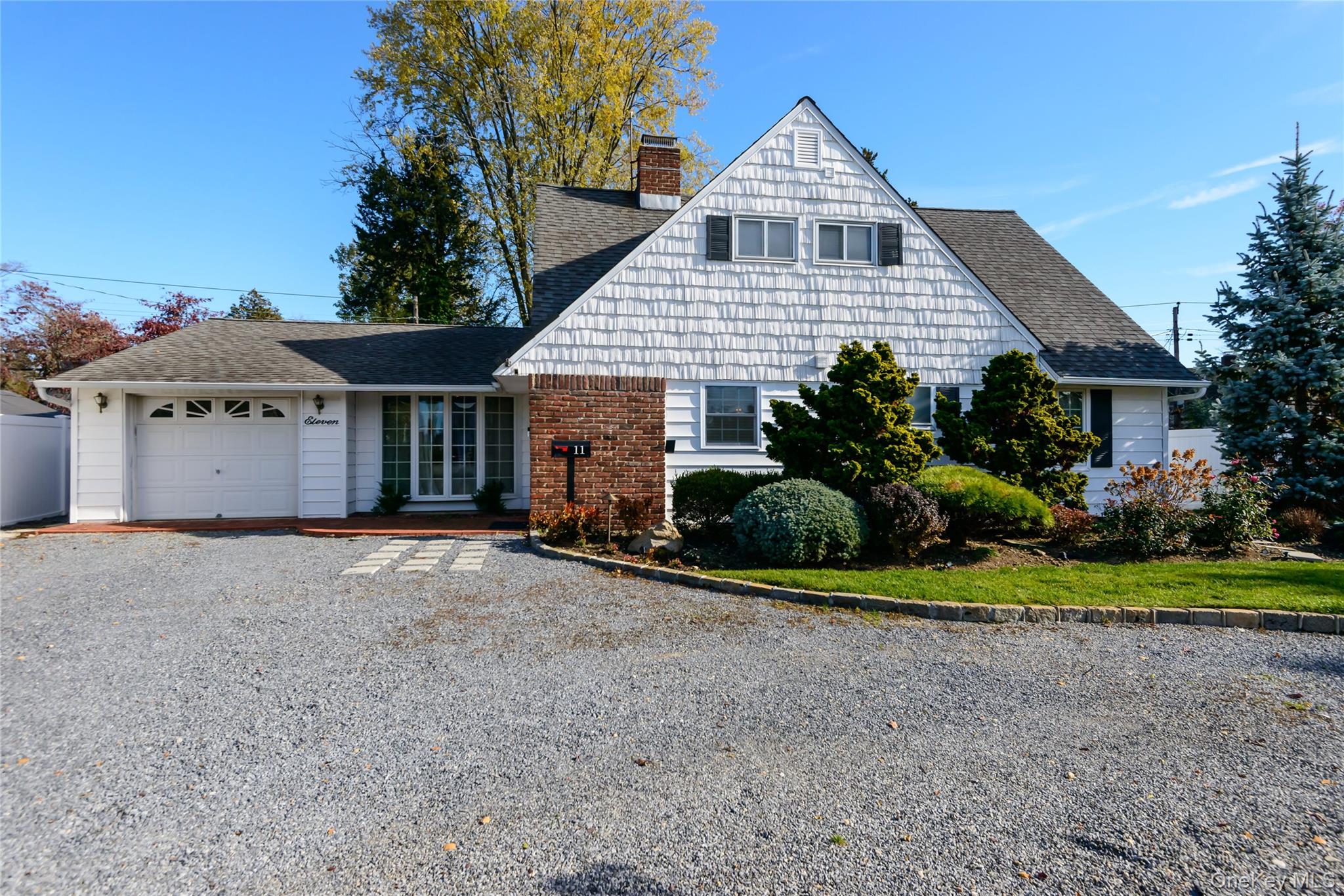 11 Foster Lane, Westbury, NY 11590