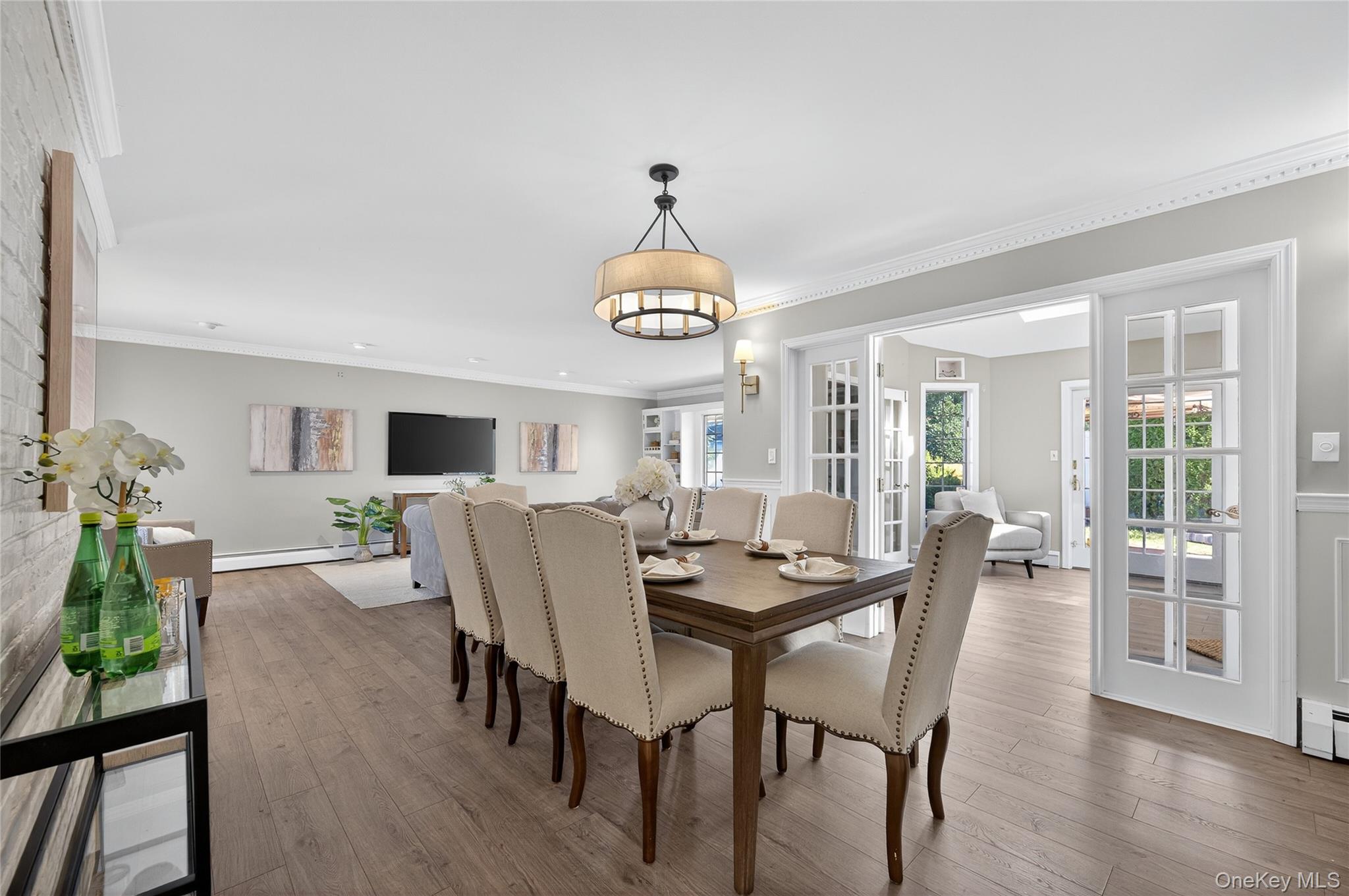 11 Foster Lane, Westbury, NY 11590