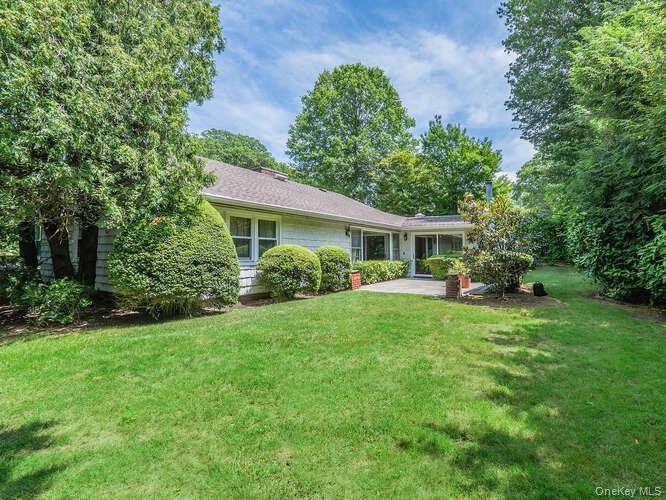15 Cleveland Avenue, Glen Head, NY 11545