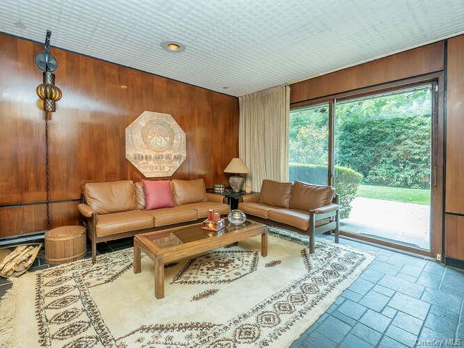 15 Cleveland Avenue, Glen Head, NY 11545