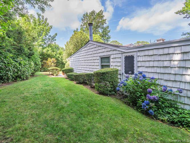 15 Cleveland Avenue, Glen Head, NY 11545