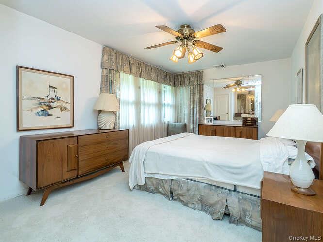 15 Cleveland Avenue, Glen Head, NY 11545