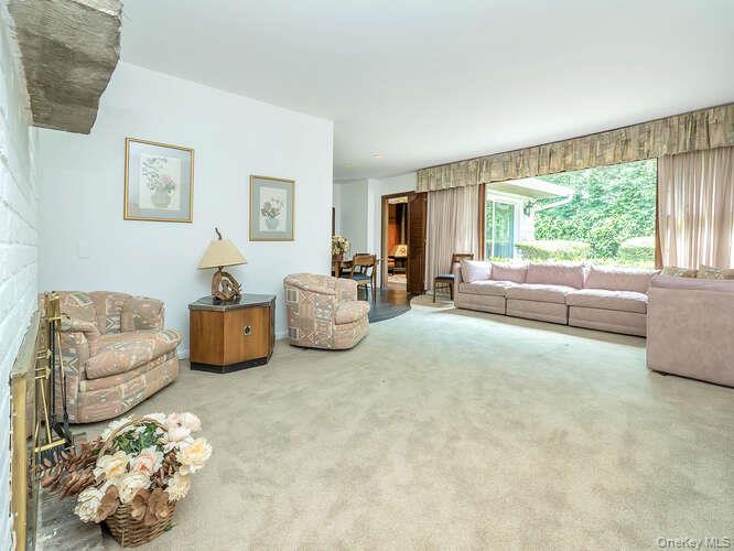 15 Cleveland Avenue, Glen Head, NY 11545