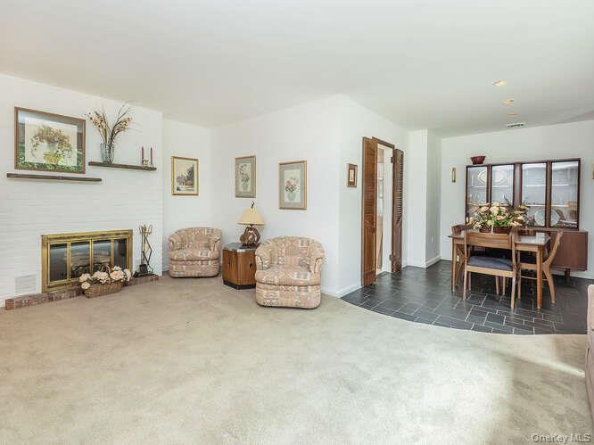 15 Cleveland Avenue, Glen Head, NY 11545