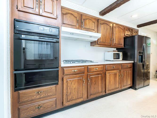 15 Cleveland Avenue, Glen Head, NY 11545