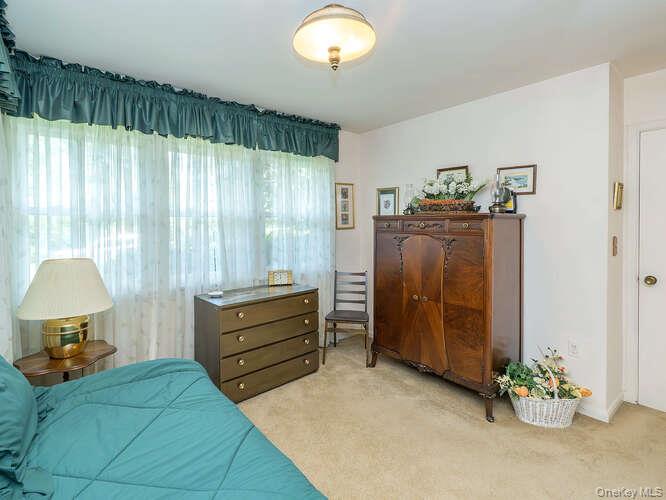 15 Cleveland Avenue, Glen Head, NY 11545