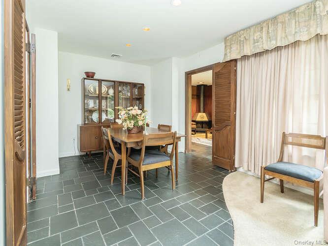 15 Cleveland Avenue, Glen Head, NY 11545