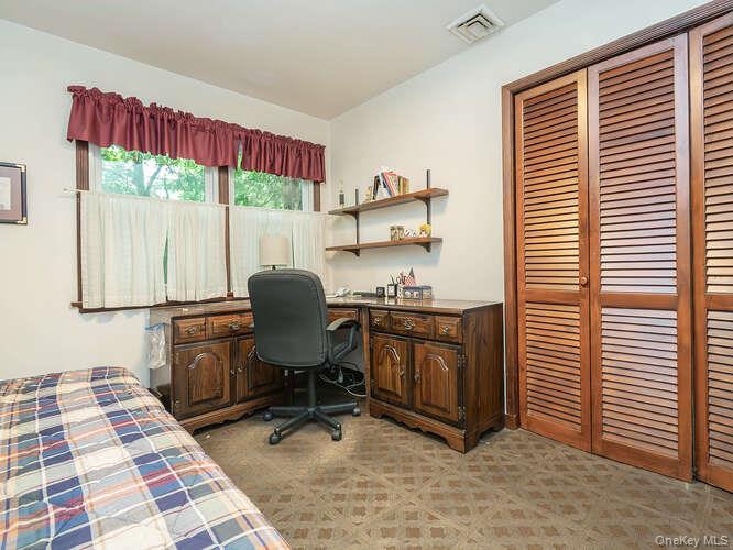 15 Cleveland Avenue, Glen Head, NY 11545