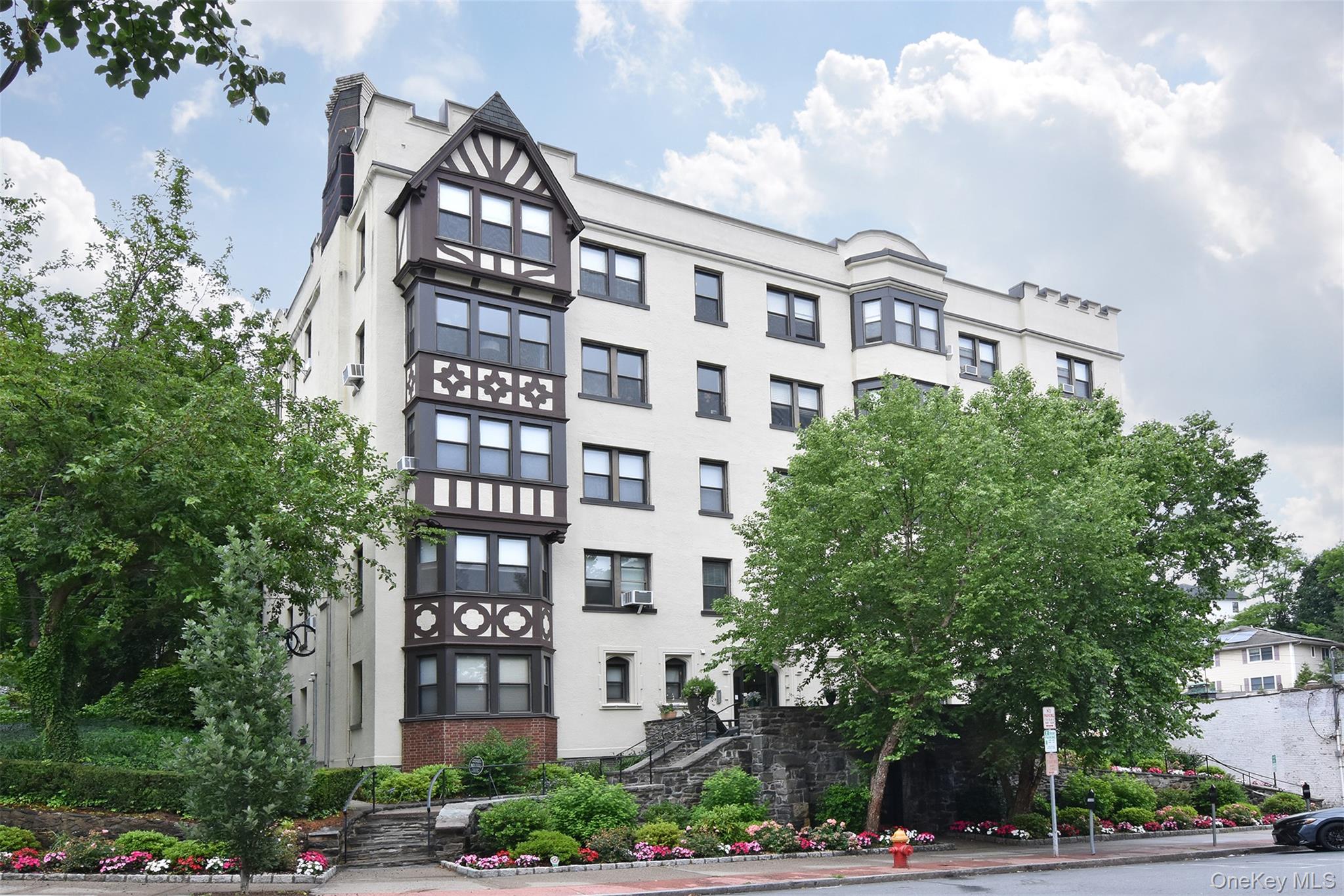 56 W Pondfield Road # 1A, Bronxville, NY 10708