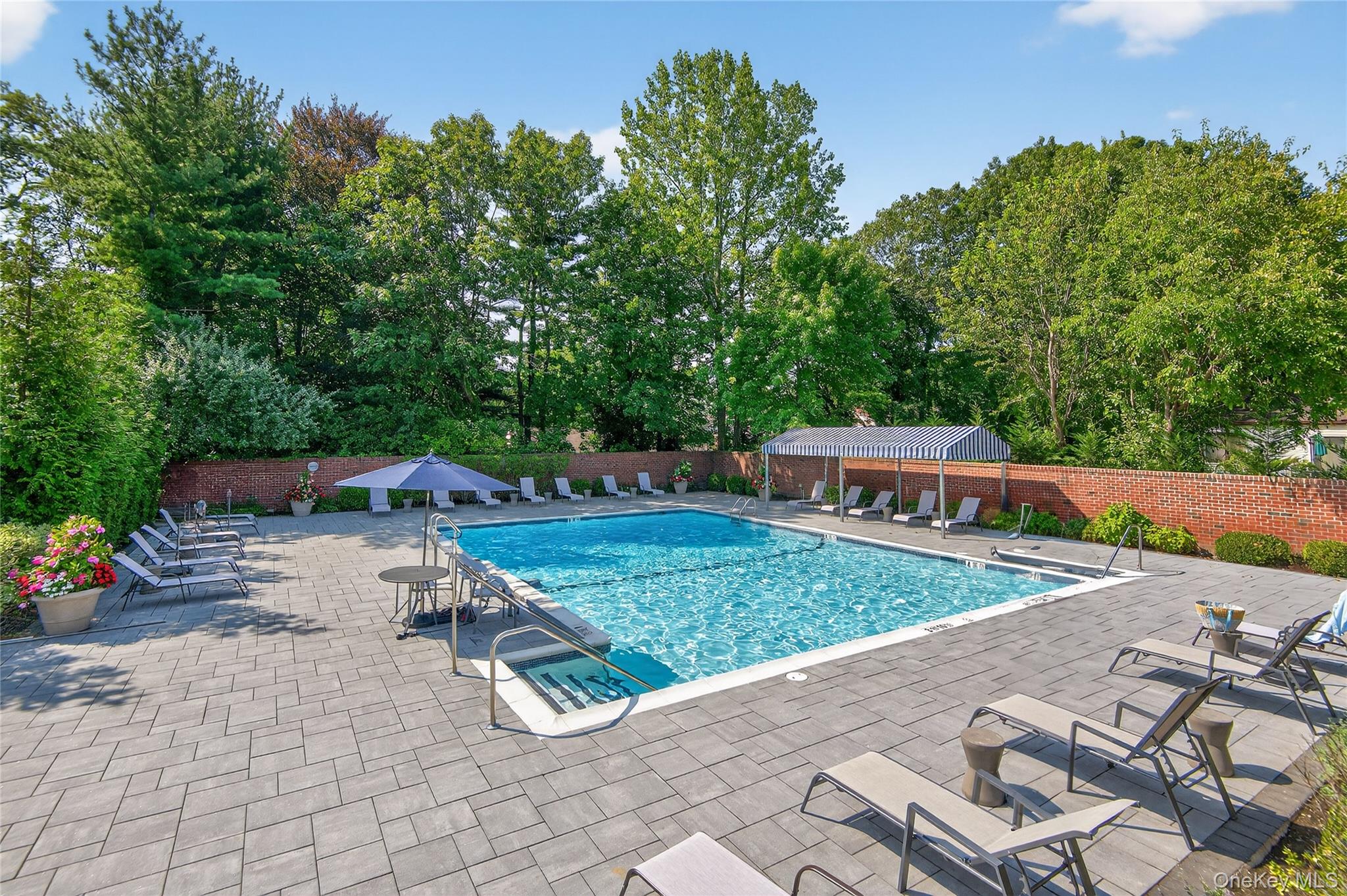 39 Bluebird Hill Court, Manhasset, NY 11030