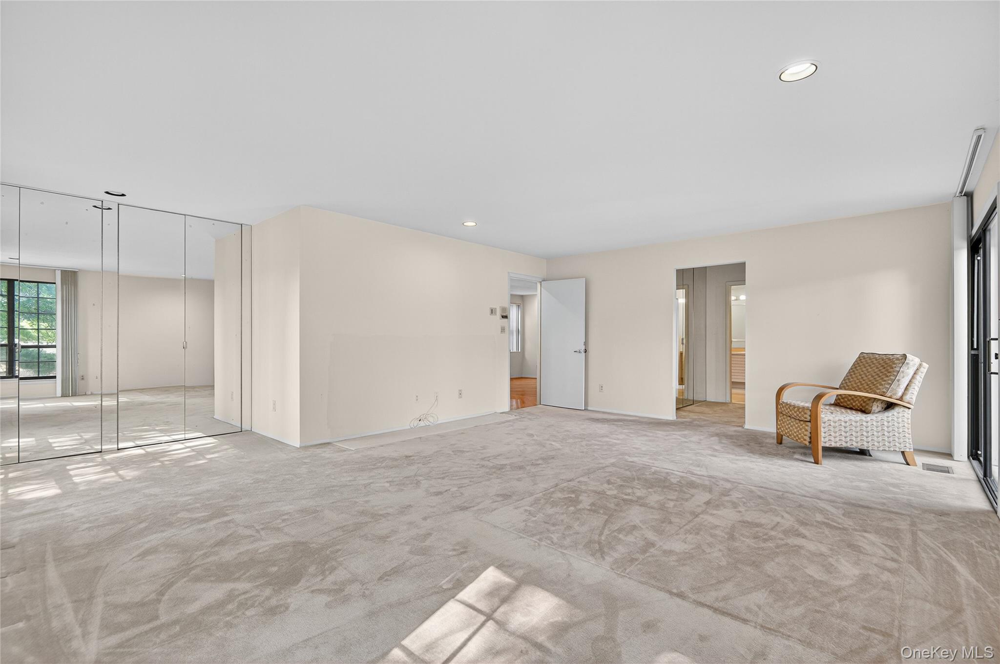 39 Bluebird Hill Court, Manhasset, NY 11030