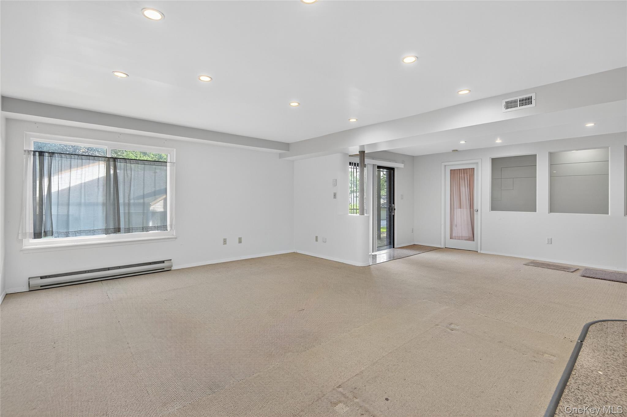 39 Bluebird Hill Court, Manhasset, NY 11030