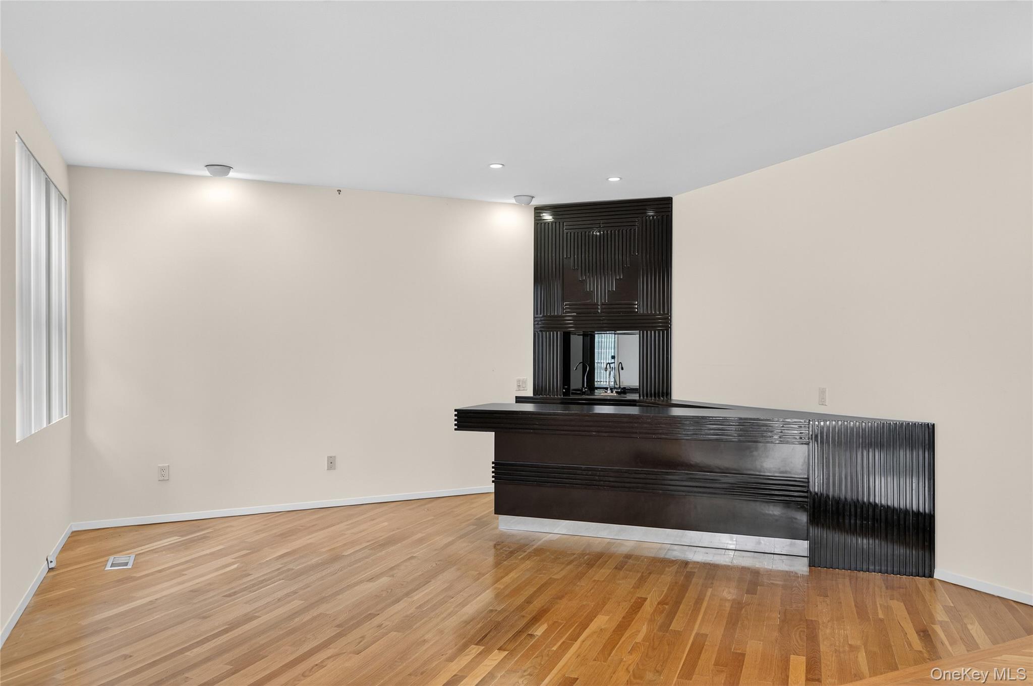 39 Bluebird Hill Court, Manhasset, NY 11030