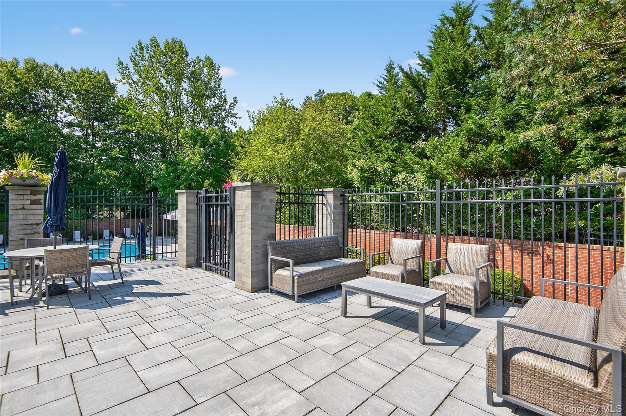 39 Bluebird Hill Court, Manhasset, NY 11030