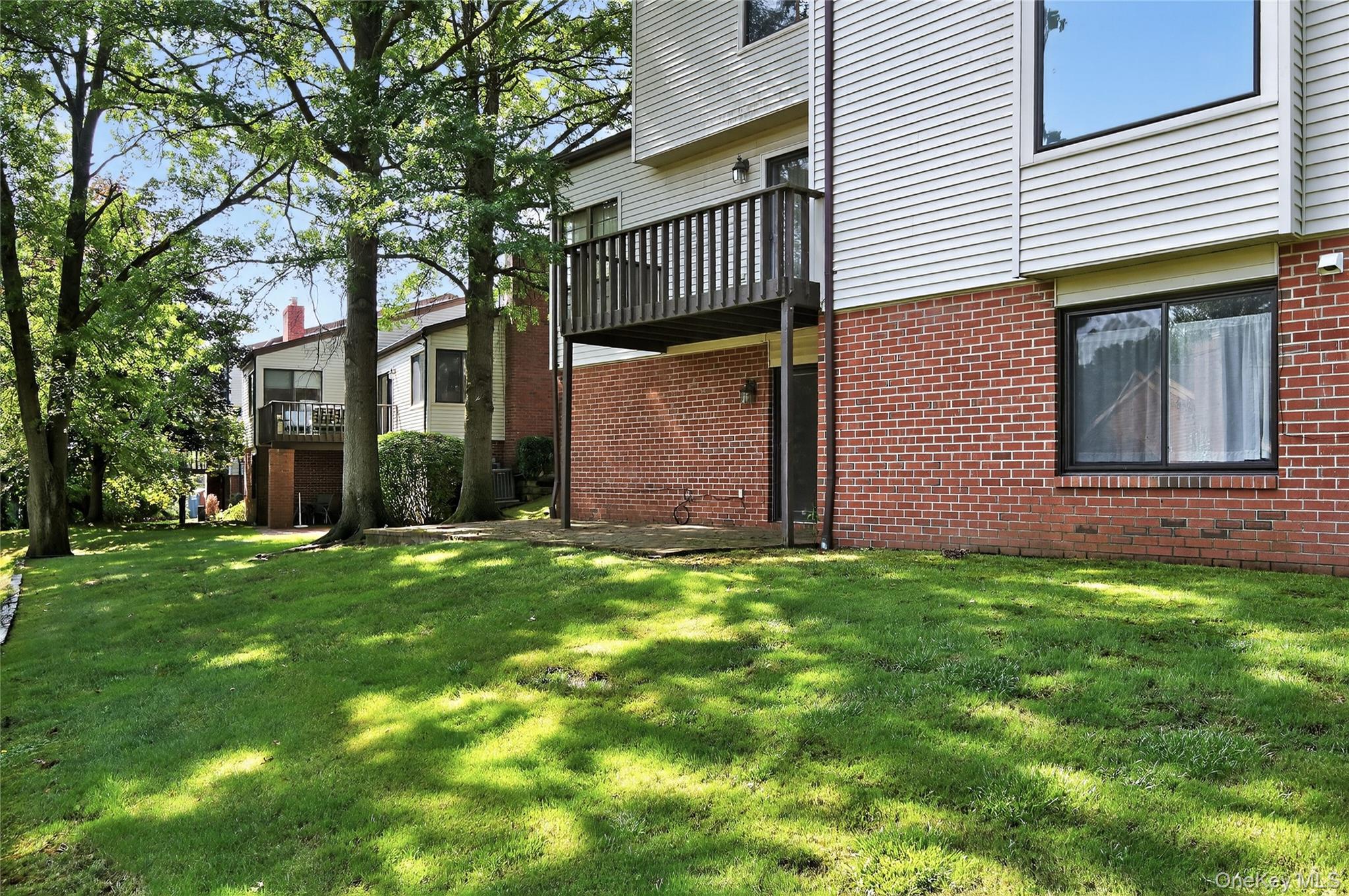 39 Bluebird Hill Court, Manhasset, NY 11030