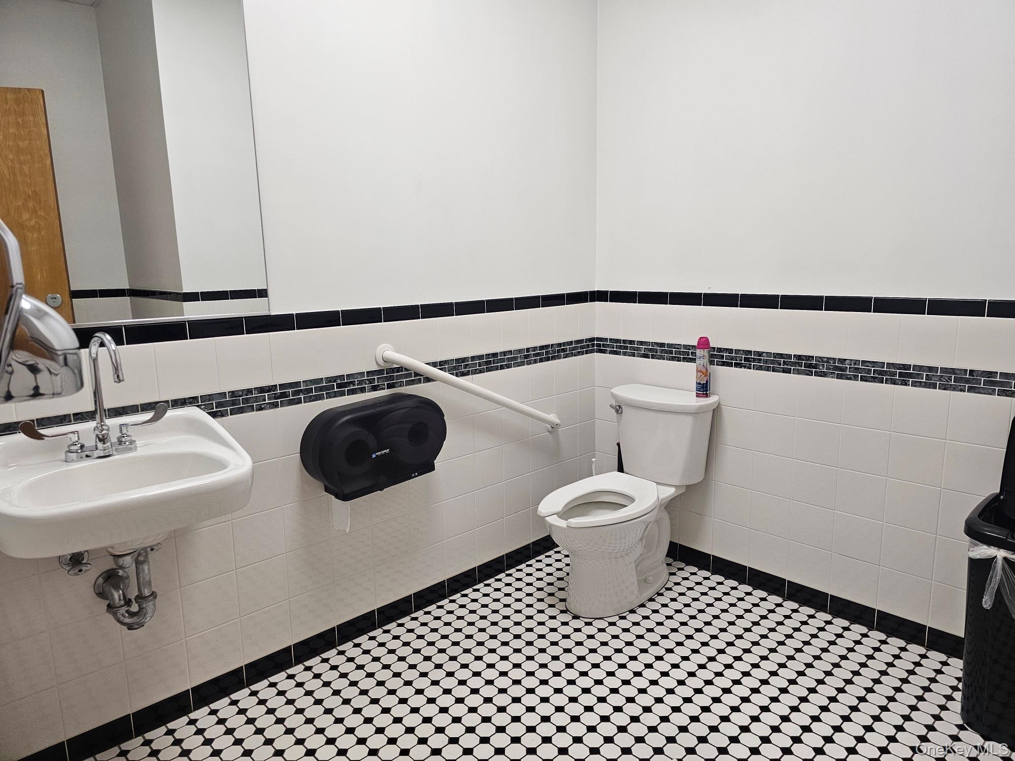 171 S Wellwood Avenue # Suite A, Lindenhurst, NY 11757