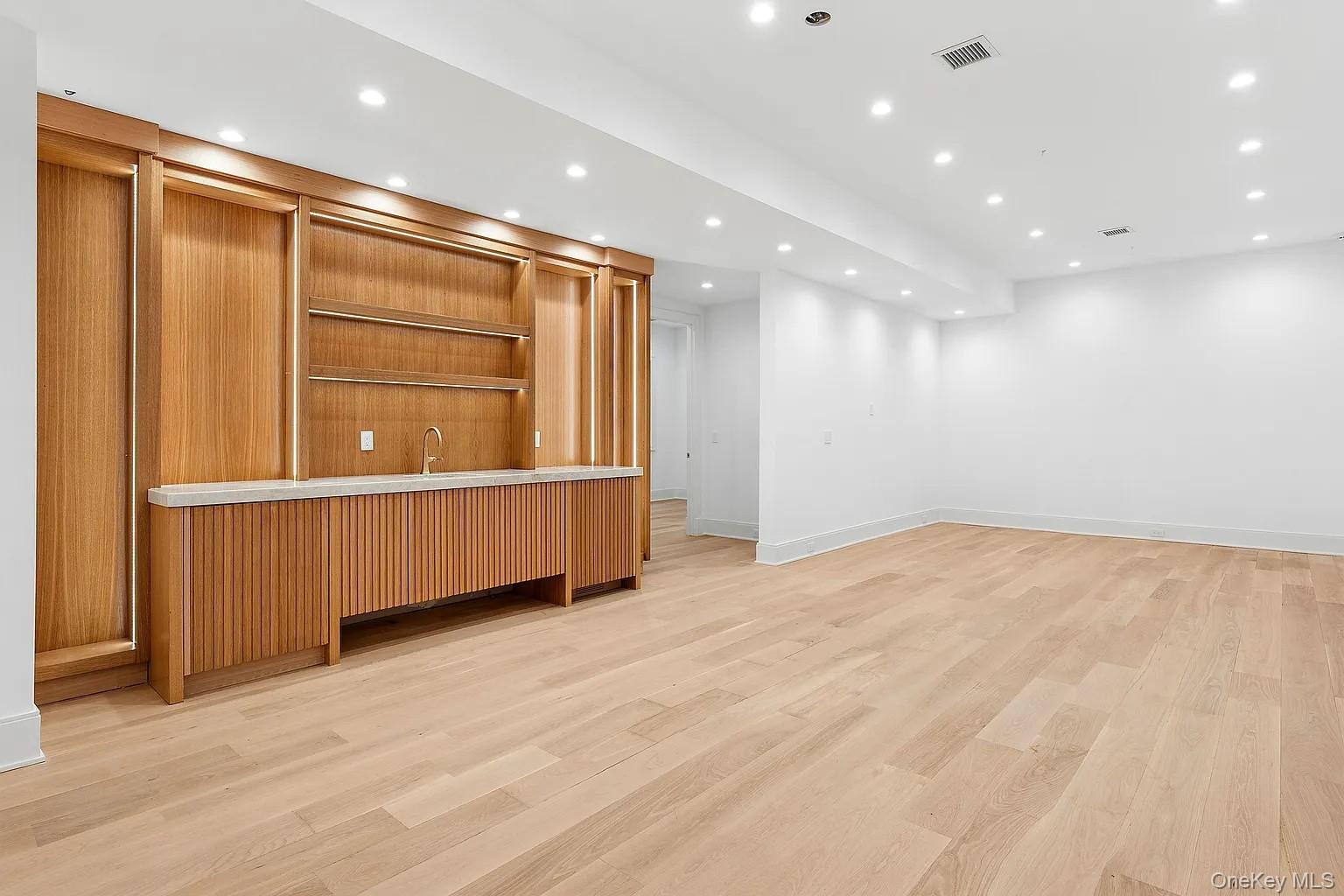 69 Halsey Street, Southampton, NY 11968