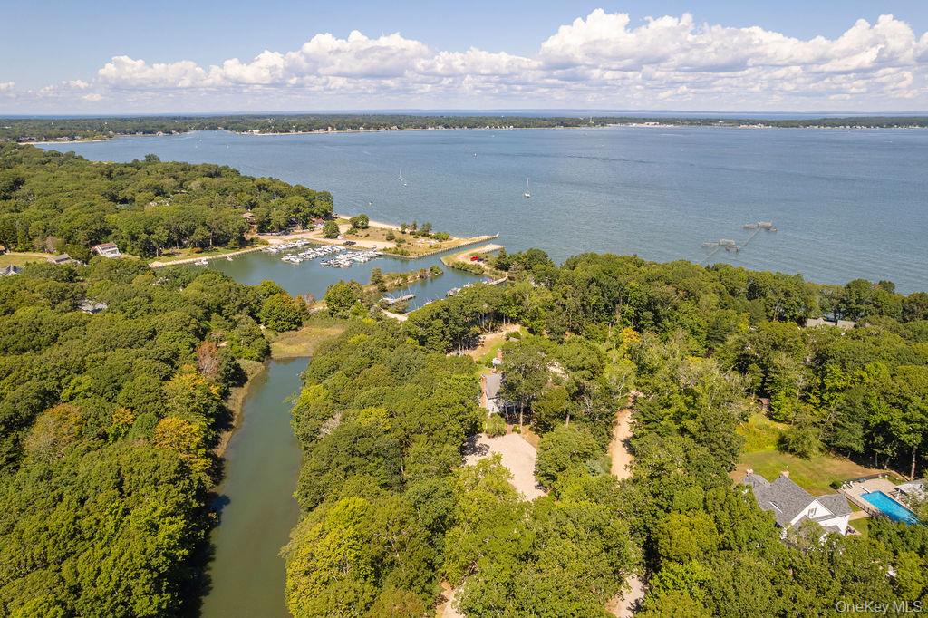 10947 N Bayview Road, Southold, NY 11971