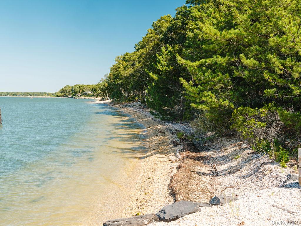 10947 N Bayview Road, Southold, NY 11971