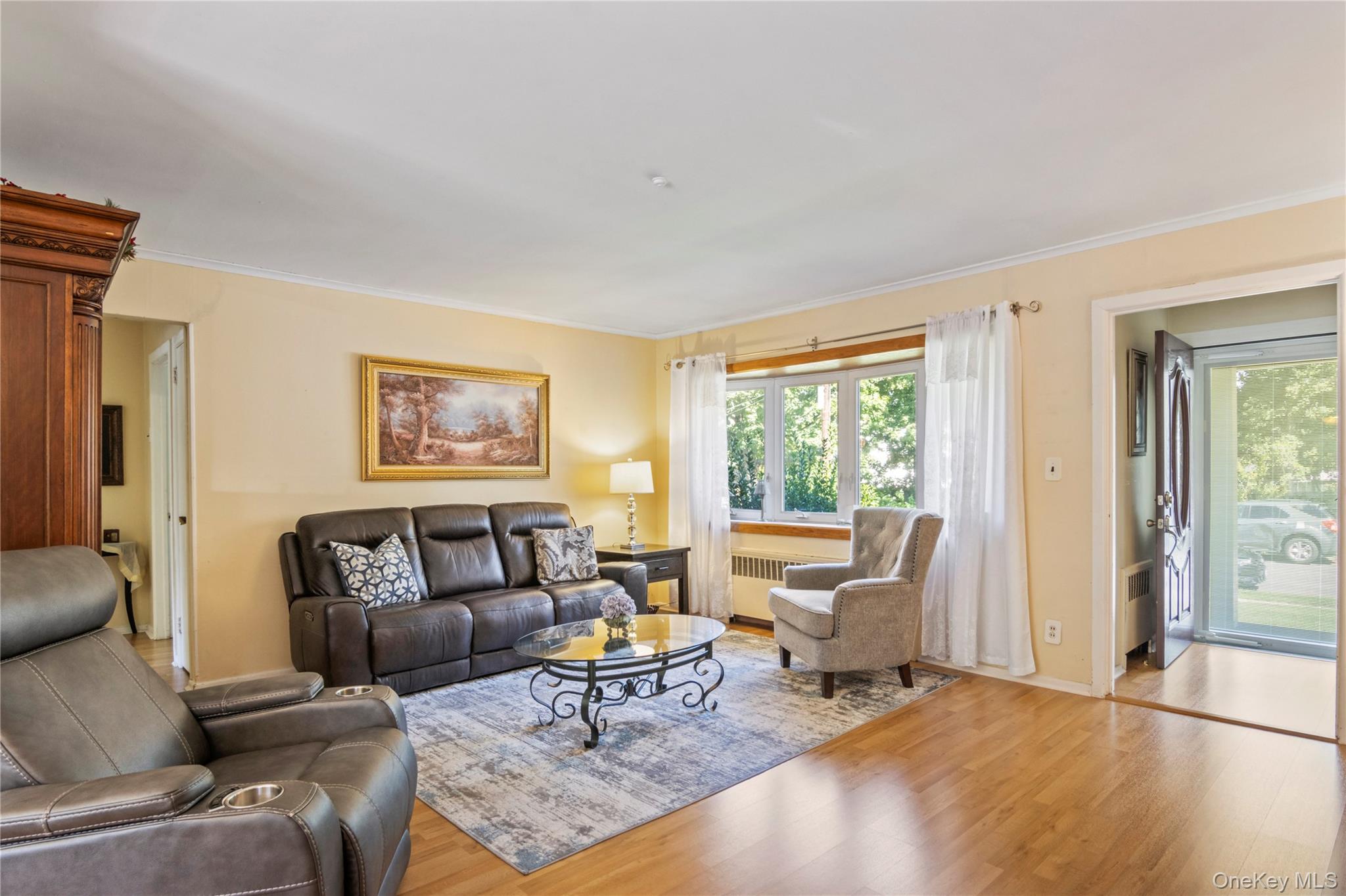 858 W Gate, Valley Stream, NY 11580