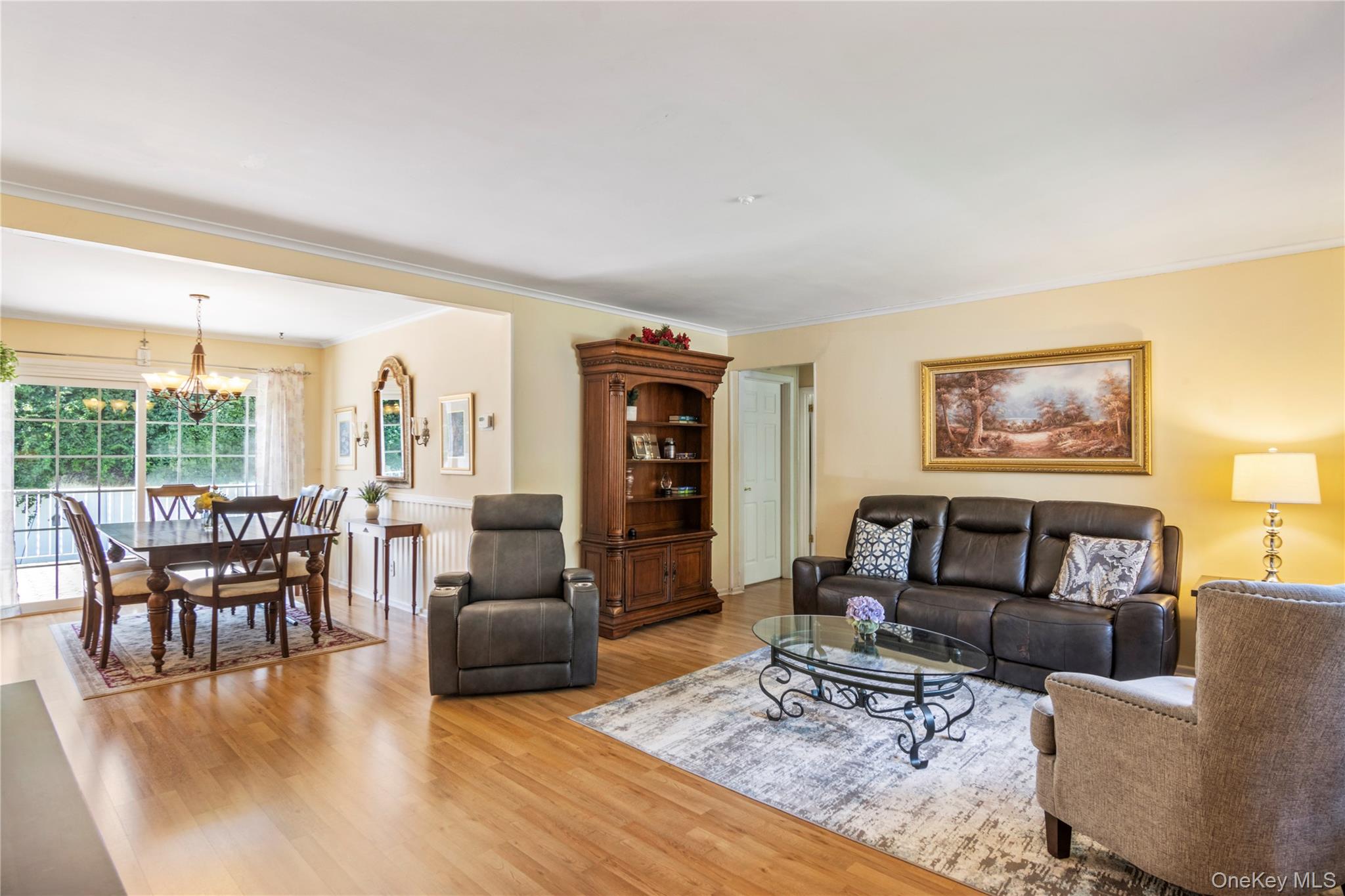 858 W Gate, Valley Stream, NY 11580